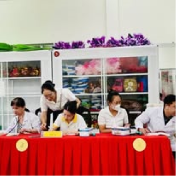 TRƯỜNG MẦM NON SAO BIỂN TỔ CHỨC KHÁM SỨC KHỎE ĐẦU NĂM CHO TRẺ