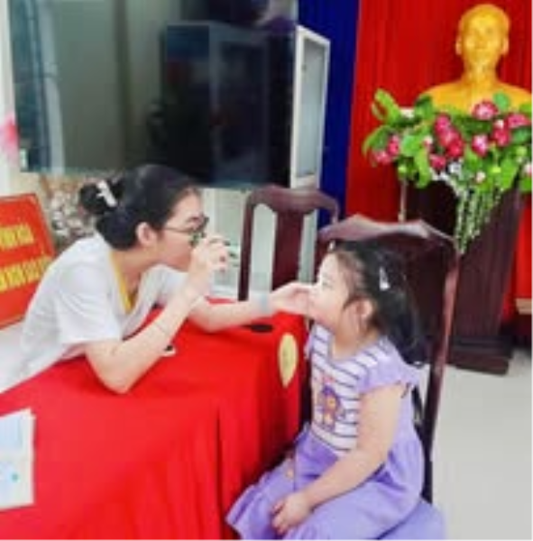 TRƯỜNG MẦM NON SAO BIỂN TỔ CHỨC KHÁM SỨC KHỎE ĐẦU NĂM CHO TRẺ