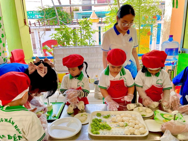 CHUỖI HOẠT ĐỘNG TRẢI NGHIỆM ĐÓN XUÂN TẠI TRƯỜNG MẦM NON SAO BIỂN