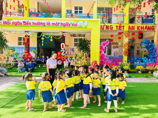 CHUỖI HOẠT ĐỘNG TRẢI NGHIỆM ĐÓN XUÂN TẠI TRƯỜNG MẦM NON SAO BIỂN