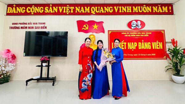 CHI BỘ MẦM NON SAO BIỂN TỔ CHỨC LỄ KẾT NẠP ĐẢNG VIÊN MỚI