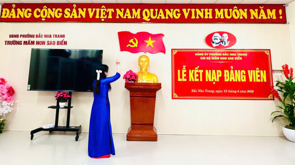 CHI BỘ MẦM NON SAO BIỂN TỔ CHỨC LỄ KẾT NẠP ĐẢNG VIÊN MỚI